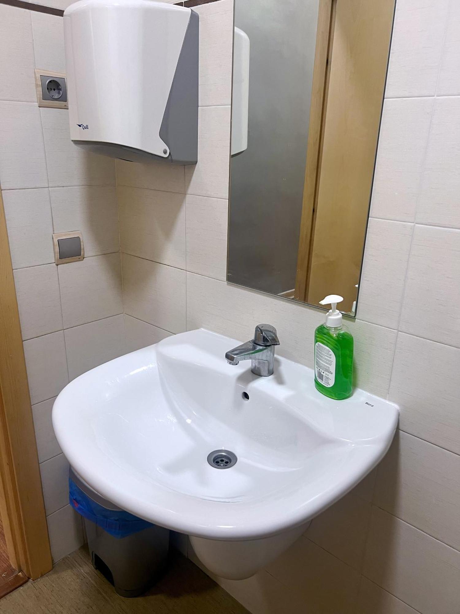 מדריד Hostel Acacias מראה חיצוני תמונה